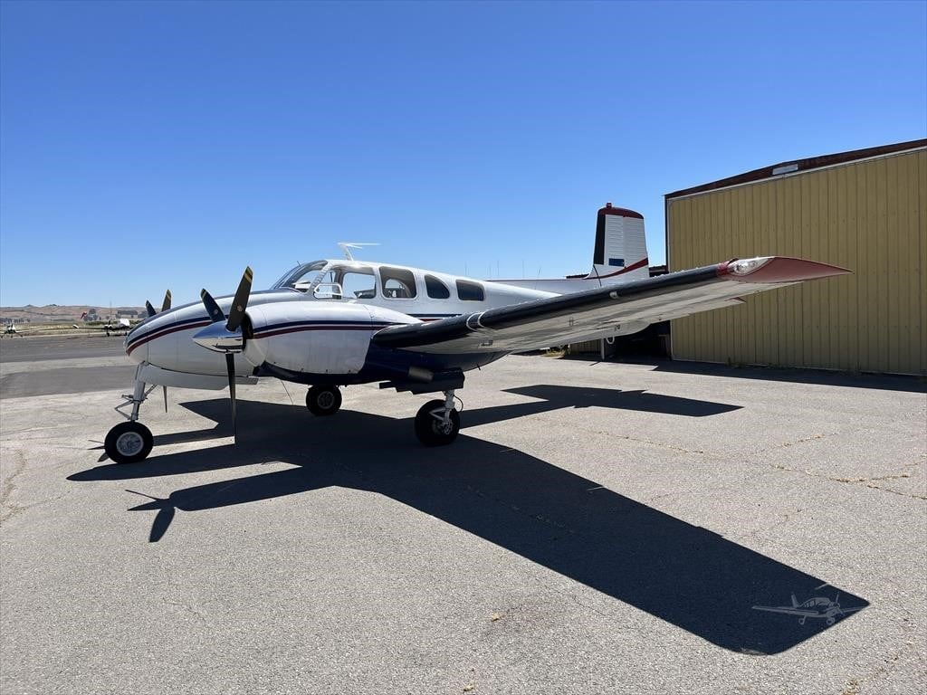 Beechcraft E50 Twin Bonanza image 3
